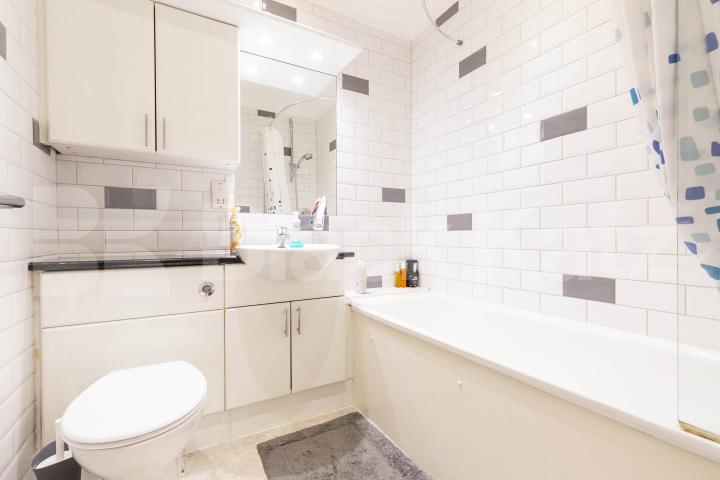 Modern Apartment Collingham Gardens, Earls Court